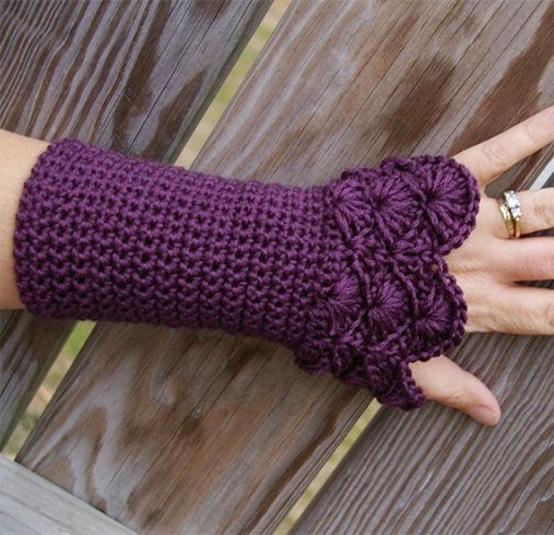 As we all know the season Winter is coming and in this season every lady desires to be looked fashionable and stylish, I think , all, are saying Yeah! Sure, we are talking about woolen, in fact let’s focus on your lovely manicured palms and nails, and doll them up with grace, let’s wear crochet gloves, shall we? Hang up those Gloves, you should make these designs very little work, as crochet gloves very less cumbersome, than the knitted counterparts as you look at them, many crochet gloves have very large dents on them as big dents are so cool and pretty, crochet gloves are knitted with one needle while all other knitting needs 2 needles, if it can go on with single hook then just one hook is good, crochet knitting do not take too time, in simple it take less time in knitting and you can make design as you need, The ease of making half finger gloves crochet patterns and styles can never be underestimated. Having said that, when you have more gloves crocheted than knitted, the versatility of the piece can be flaunted with almost everything in your wardrobe! it is very easy to DIY and wear as well as, Could you wear knitted gloves back to front? The answer is NO! However, if you are in a hurry to rush to work on a Monday and the air is nippy out there, you could blindly wear those chic crocheted babies and run out. No one would notice, because the adorable designs camouflage the error and create a fashion statement too. Pair them with pretty and chic accessories. Now what you are thinking about crochet gloves with or without fingers, now its upon you to select design and use it. As we all know the season Winter is coming and in this season every lady desires to be looked fashionable and stylish, I think , all, are saying Yeah! Sure, we are talking about woolen, in fact let’s focus on your lovely manicured palms and nails, and doll them up with grace, let’s wear crochet gloves, shall we? Hang up those Gloves, you should make these designs very little work, as crochet gloves very less cumbersome, than the knitted counterparts as you look at them, many crochet gloves have very large dents on them as big dents are so cool and pretty, crochet gloves are knitted with one needle while all other knitting needs 2 needles, if it can go on with single hook then just one hook is good, crochet knitting do not take too time, in simple it take less time in knitting and you can make design as you need, The ease of making half finger gloves crochet patterns and styles can never be underestimated. Having said that, when you have more gloves crocheted than knitted, the versatility of the piece can be flaunted with almost everything in your wardrobe! it is very easy to DIY and wear as well as, Could you wear knitted gloves back to front? The answer is NO! However, if you are in a hurry to rush to work on a Monday and the air is nippy out there, you could blindly wear those chic crocheted babies and run out. No one would notice, because the adorable designs camouflage the error and create a fashion statement too. Pair them with pretty and chic accessories. Now what you are thinking about crochet gloves with or without fingers, now its upon you to select design and use it.