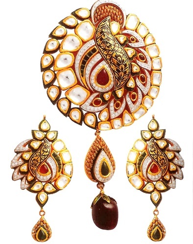 Be Royal with Royal Rajasthani Jewelry, there is always a question by ladies that how ladies may increase or project royalty...... a Rajhistani woman can answer easily that ladies may project their royalty and fashion by wearing Rajhistani Jewelry designs from head to toe traditionally. Kundan, Thewa and meenakari works with precious stones studded into it are all time favorite and popular among Rajput or marwari brides in Rajhistan. The popularity for these designs renowned because many famous actresses like Rekha, Sridevi, Vidya Balan, Aishwarya Rai and Madhuri Dixit have happily flaunted Rajhistani Rajputani ornaments at red carpet and in films. This is the one reason for growing the admirers and fans of such jewelry. If you talk about the culture or heritage of Rajhistani then the first come to top of mind about the Rajhistani and Rajputi jewelry as it is the land of royals and royalty always get inspire from the forts, palaces and handicrafts of this land. Come on ..... and look some traditional Rajhistani Jewelry designs: