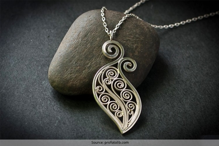 Handmade Silver Jewelry, if you want a light, skin friendly, and manages your show, in sunny days, now imagine about all silver jewelry which hand made, traditionally silver jewelry is made with silver sterling and copper.