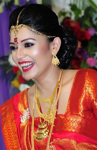 Traditional Jewelry Designs of Assam Region, a state of India, where many things are popular and famous like river, tea gardens, a big festival, greenery, wildlife, hottest chili, ... but it is also popular for its traditional jewelry. Let us look some Assamese Jewelry Designs which are designed at main hub of making designs Jorhat. 