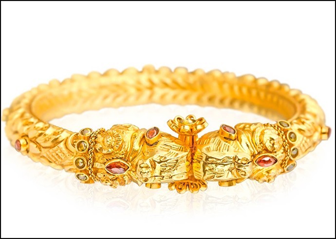 If you want to fill your taste and dream and every desire related to your fashion and style then you may have to continue to travel to down more towards south state karnataka, India. Very gorgeous and traditional and cultural jewelry of Kannada, India is dream of each women. Traditional Jewelry of Kannada is given below which mesmerized you, including the items used for wearing as fashion and tradition are as: Netri Chutti, Muthina Vali Jhumki, Haram, Guruvina Kada, Pacha Kempina Ungaru, Mavinakayi Addigai, Lakshmi Sara, Thouloo Bandhi, Mangalsutar, Toe Ring, to buy such traditional jewelry keep in your mind that you have selected a reliable shop where you may buy true jewels items, visit many shops and stores, also use net and websites to find locations of traditional jewelry of Kannada, Karnataka coorgi wedding ceremonies are believed as most richest and worthy wedding ceremonies in India. If you want to fill your taste and dream and every desire related to your fashion and style then you may have to continue to travel to down more towards south state karnataka, India. Very gorgeous and traditional and cultural jewelry of Kannada, India is dream of each women. Traditional Jewelry of Kannada is given below which mesmerized you, including the items used for wearing as fashion and tradition are as: Netri Chutti, Muthina Vali Jhumki, Haram, Guruvina Kada, Pacha Kempina Ungaru, Mavinakayi Addigai, Lakshmi Sara, Thouloo Bandhi, Mangalsutar, Toe Ring, to buy such traditional jewelry keep in your mind that you have selected a reliable shop where you may buy true jewels items, visit many shops and stores, also use net and websites to find locations of traditional jewelry of Kannada, Karnataka coorgi wedding ceremonies are believed as most richest and worthy wedding ceremonies in India.