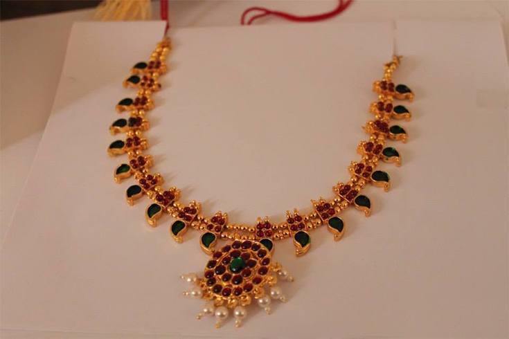 If you want to fill your taste and dream and every desire related to your fashion and style then you may have to continue to travel to down more towards south state karnataka, India. Very gorgeous and traditional and cultural jewelry of Kannada, India is dream of each women. Traditional Jewelry of Kannada is given below which mesmerized you, including the items used for wearing as fashion and tradition are as: Netri Chutti, Muthina Vali Jhumki, Haram, Guruvina Kada, Pacha Kempina Ungaru, Mavinakayi Addigai, Lakshmi Sara, Thouloo Bandhi, Mangalsutar, Toe Ring, to buy such traditional jewelry keep in your mind that you have selected a reliable shop where you may buy true jewels items, visit many shops and stores, also use net and websites to find locations of traditional jewelry of Kannada, Karnataka coorgi wedding ceremonies are believed as most richest and worthy wedding ceremonies in India. If you want to fill your taste and dream and every desire related to your fashion and style then you may have to continue to travel to down more towards south state karnataka, India. Very gorgeous and traditional and cultural jewelry of Kannada, India is dream of each women. Traditional Jewelry of Kannada is given below which mesmerized you, including the items used for wearing as fashion and tradition are as: Netri Chutti, Muthina Vali Jhumki, Haram, Guruvina Kada, Pacha Kempina Ungaru, Mavinakayi Addigai, Lakshmi Sara, Thouloo Bandhi, Mangalsutar, Toe Ring, to buy such traditional jewelry keep in your mind that you have selected a reliable shop where you may buy true jewels items, visit many shops and stores, also use net and websites to find locations of traditional jewelry of Kannada, Karnataka coorgi wedding ceremonies are believed as most richest and worthy wedding ceremonies in India.