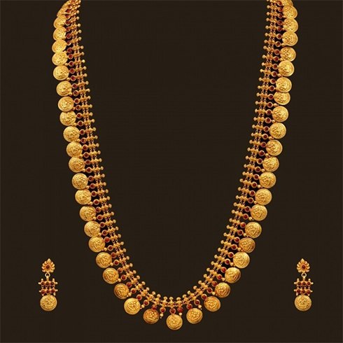 If you want to fill your taste and dream and every desire related to your fashion and style then you may have to continue to travel to down more towards south state karnataka, India. Very gorgeous and traditional and cultural jewelry of Kannada, India is dream of each women. Traditional Jewelry of Kannada is given below which mesmerized you, including the items used for wearing as fashion and tradition are as: Netri Chutti, Muthina Vali Jhumki, Haram, Guruvina Kada, Pacha Kempina Ungaru, Mavinakayi Addigai, Lakshmi Sara, Thouloo Bandhi, Mangalsutar, Toe Ring, to buy such traditional jewelry keep in your mind that you have selected a reliable shop where you may buy true jewels items, visit many shops and stores, also use net and websites to find locations of traditional jewelry of Kannada, Karnataka coorgi wedding ceremonies are believed as most richest and worthy wedding ceremonies in India. If you want to fill your taste and dream and every desire related to your fashion and style then you may have to continue to travel to down more towards south state karnataka, India. Very gorgeous and traditional and cultural jewelry of Kannada, India is dream of each women. Traditional Jewelry of Kannada is given below which mesmerized you, including the items used for wearing as fashion and tradition are as: Netri Chutti, Muthina Vali Jhumki, Haram, Guruvina Kada, Pacha Kempina Ungaru, Mavinakayi Addigai, Lakshmi Sara, Thouloo Bandhi, Mangalsutar, Toe Ring, to buy such traditional jewelry keep in your mind that you have selected a reliable shop where you may buy true jewels items, visit many shops and stores, also use net and websites to find locations of traditional jewelry of Kannada, Karnataka coorgi wedding ceremonies are believed as most richest and worthy wedding ceremonies in India.