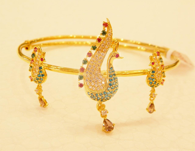 If you want to fill your taste and dream and every desire related to your fashion and style then you may have to continue to travel to down more towards south state karnataka, India. Very gorgeous and traditional and cultural jewelry of Kannada, India is dream of each women. Traditional Jewelry of Kannada is given below which mesmerized you, including the items used for wearing as fashion and tradition are as: Netri Chutti, Muthina Vali Jhumki, Haram, Guruvina Kada, Pacha Kempina Ungaru, Mavinakayi Addigai, Lakshmi Sara, Thouloo Bandhi, Mangalsutar, Toe Ring, to buy such traditional jewelry keep in your mind that you have selected a reliable shop where you may buy true jewels items, visit many shops and stores, also use net and websites to find locations of traditional jewelry of Kannada, Karnataka coorgi wedding ceremonies are believed as most richest and worthy wedding ceremonies in India. If you want to fill your taste and dream and every desire related to your fashion and style then you may have to continue to travel to down more towards south state karnataka, India. Very gorgeous and traditional and cultural jewelry of Kannada, India is dream of each women. Traditional Jewelry of Kannada is given below which mesmerized you, including the items used for wearing as fashion and tradition are as: Netri Chutti, Muthina Vali Jhumki, Haram, Guruvina Kada, Pacha Kempina Ungaru, Mavinakayi Addigai, Lakshmi Sara, Thouloo Bandhi, Mangalsutar, Toe Ring, to buy such traditional jewelry keep in your mind that you have selected a reliable shop where you may buy true jewels items, visit many shops and stores, also use net and websites to find locations of traditional jewelry of Kannada, Karnataka coorgi wedding ceremonies are believed as most richest and worthy wedding ceremonies in India.