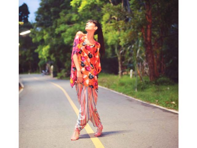 Beautiful & Bright Gulabo